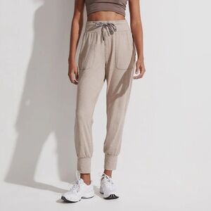 Varley Parkhurst Jogger Fluid Stretch Jersey in Tan Size small